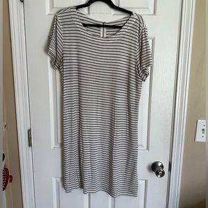 Merona Black/White Stripped T-Shirt Dress - Woman’s Sz L